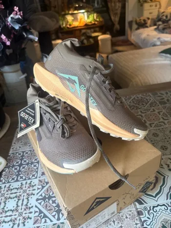 Käytetty Pegasus Trail 5 GTX Running Shoes