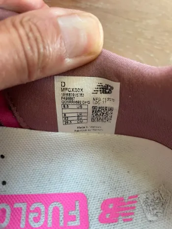 New Balance Rebel v5 bike usato — immagine 3 di 9