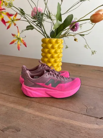 Brugt New Balance Rebel v5 Running Shoes