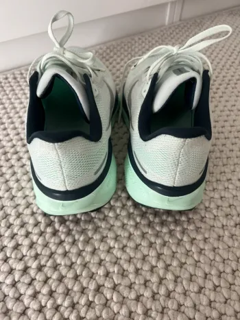 Used Nike Running Shoes bike — image 5 of 5