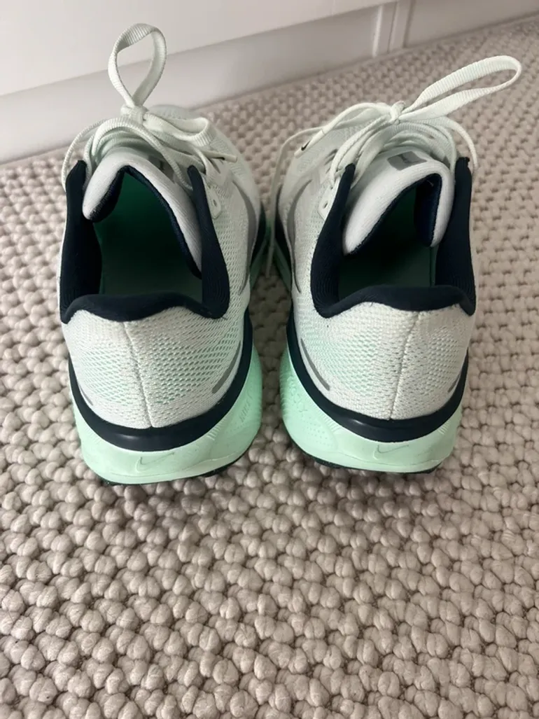 Used Nike Running Shoes bike — image 5 of 5