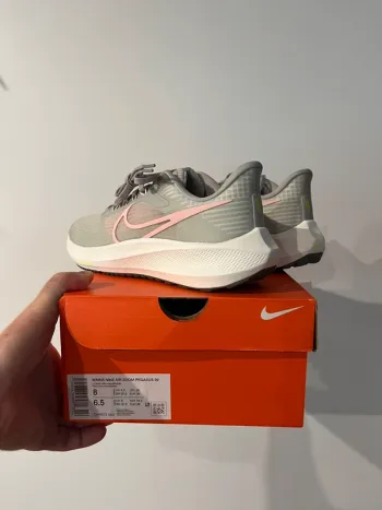 Used Pegasus Air Zoom 39 Running Shoes