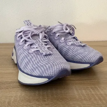 Used Nike Walking Shoes bike — image 2 of 9