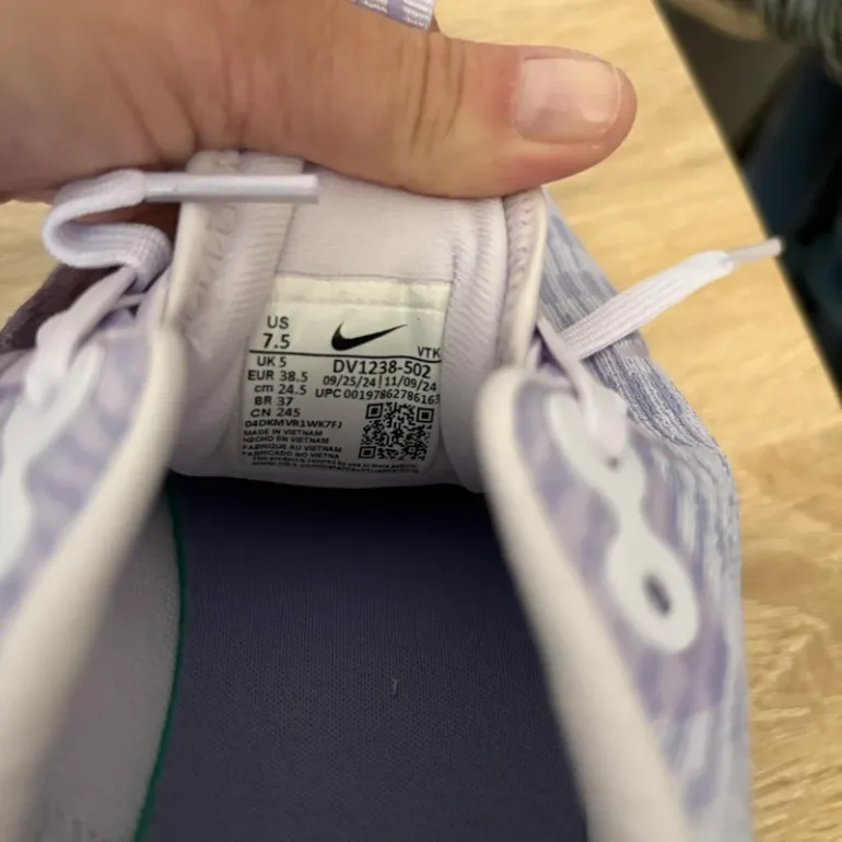 Used Nike Walking Shoes bike — image 9 of 9