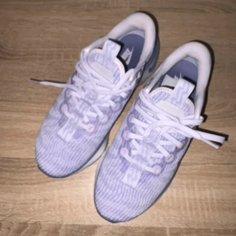Used Nike Walking Shoes bike — image 7 of 9