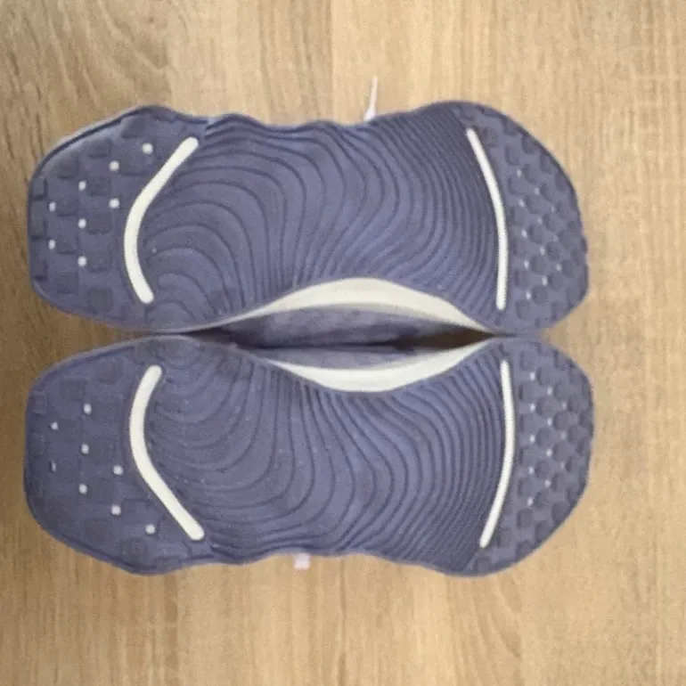 Used Nike Walking Shoes bike — image 5 of 9