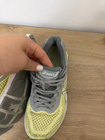 Used Asics Shoes bike — image 6 of 9