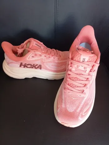 Used Rose Clifton 10 Running Shoes