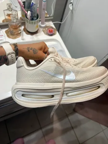 Used Premium Vomero Running Shoes