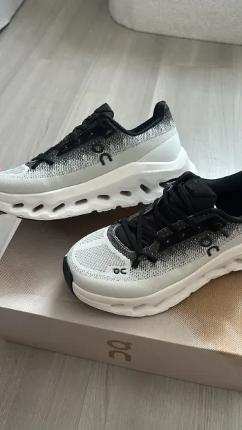 Used On Running ON Femme Running Shoes