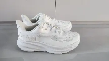 Used Hoka Clifton 9 Running Shoes