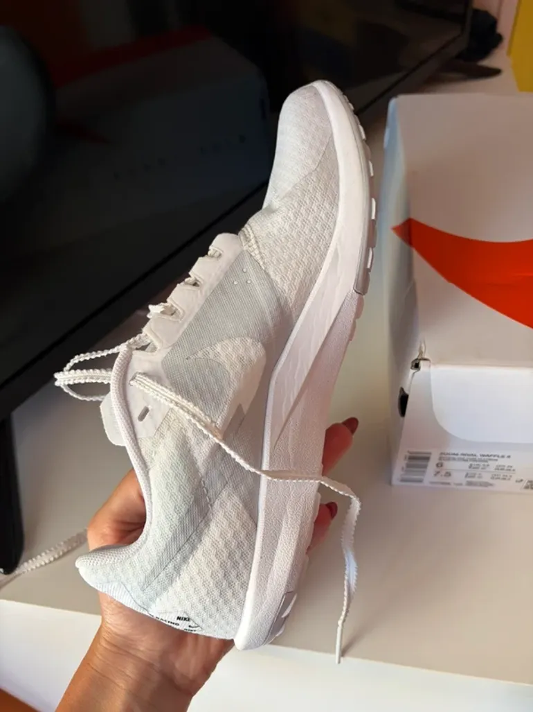 Used Nike Zoom Rival Waffle 6 bike — image 3 of 5