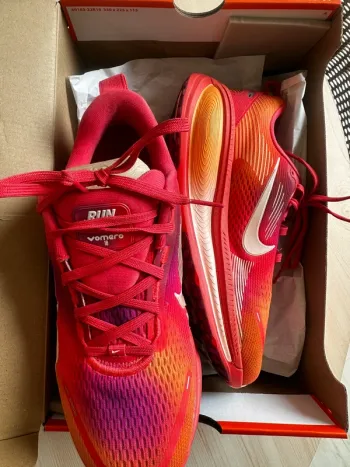 Used Nike Vomero 18 Running Shoes