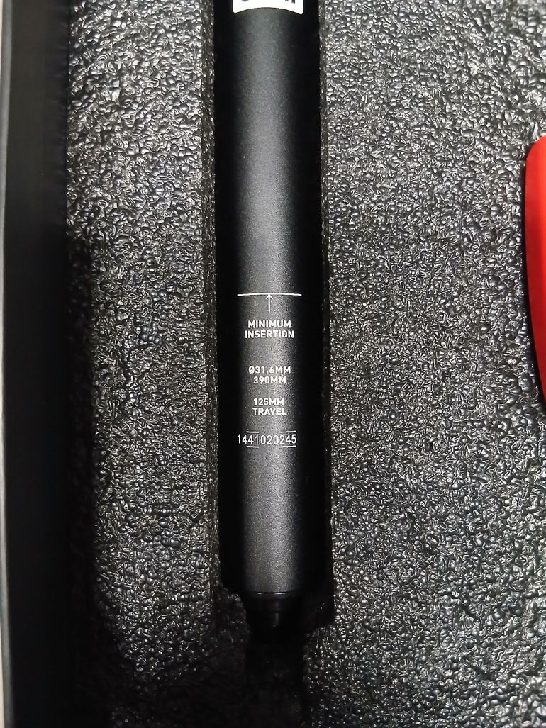 Brugt RockShox Reverb AXS 2026 bike — billede 2 af 2