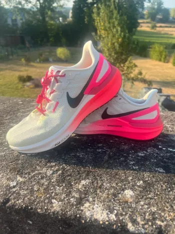 Tweedehands Rose Structure 25 Air Zoom Running Shoes