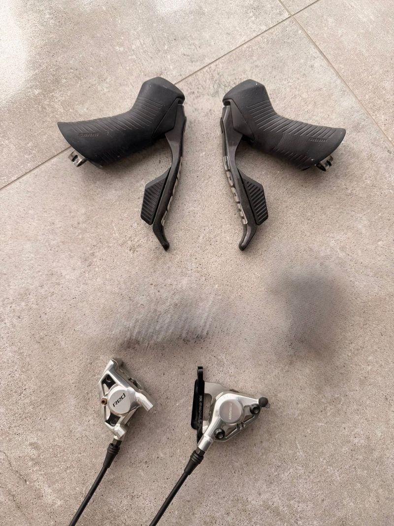 Tweedehands Sram Red AXS E1 Shift Levers and Brake Calipers 2025 Drivetrain & Pedals