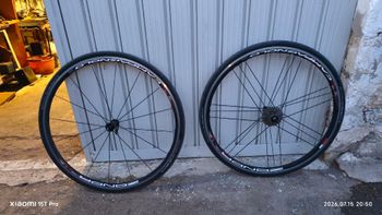 Käytetty Campagnolo Zonda Wheels