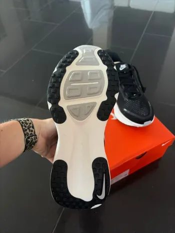 Used Nike Vomero 18 bike — image 2 of 4