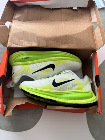 Used Nike Vomero Running Shoes