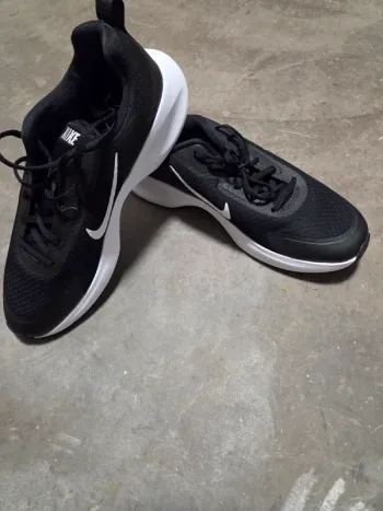 Used Ideal Sneaker bike — image 3 of 5