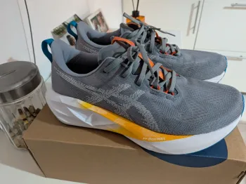 Used Asics Novablast 5 Running Shoes