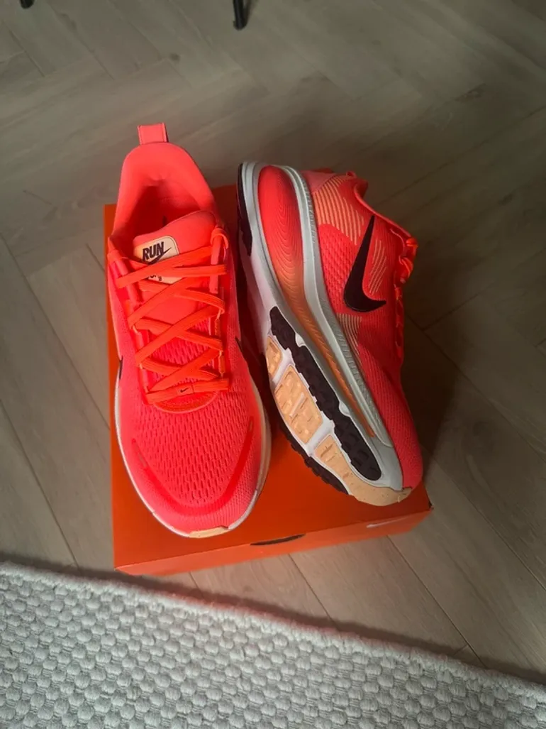 Used Nike Vomero 18 bike — image 4 of 5