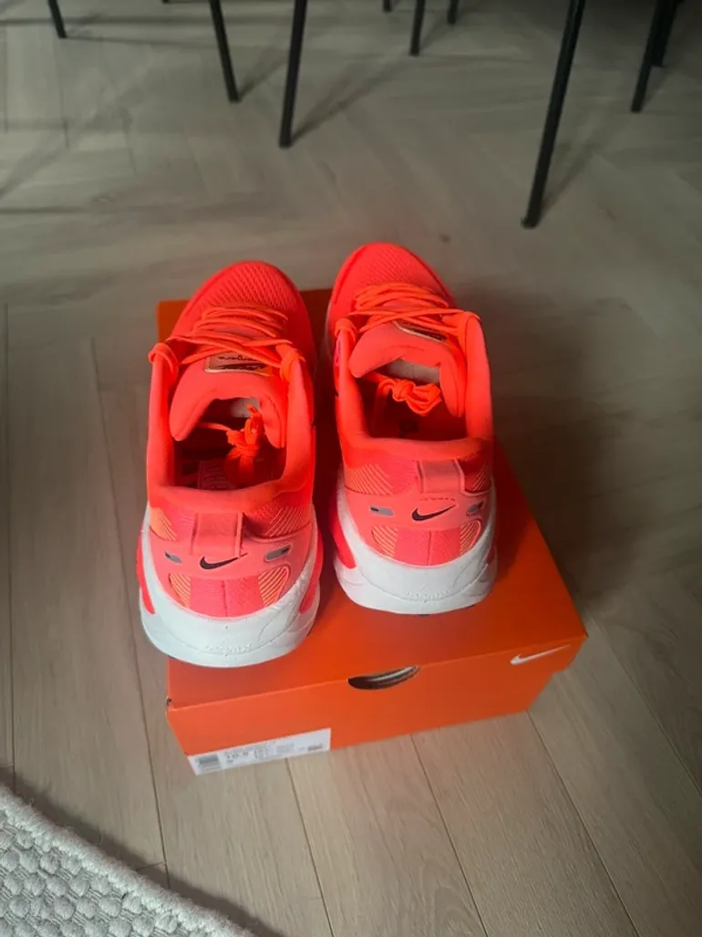 Used Nike Vomero 18 bike — image 2 of 5