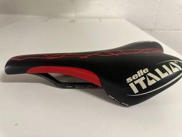 Selle Italia SLR PRO TEAM CARBON TT Saddles & Seatposts usato