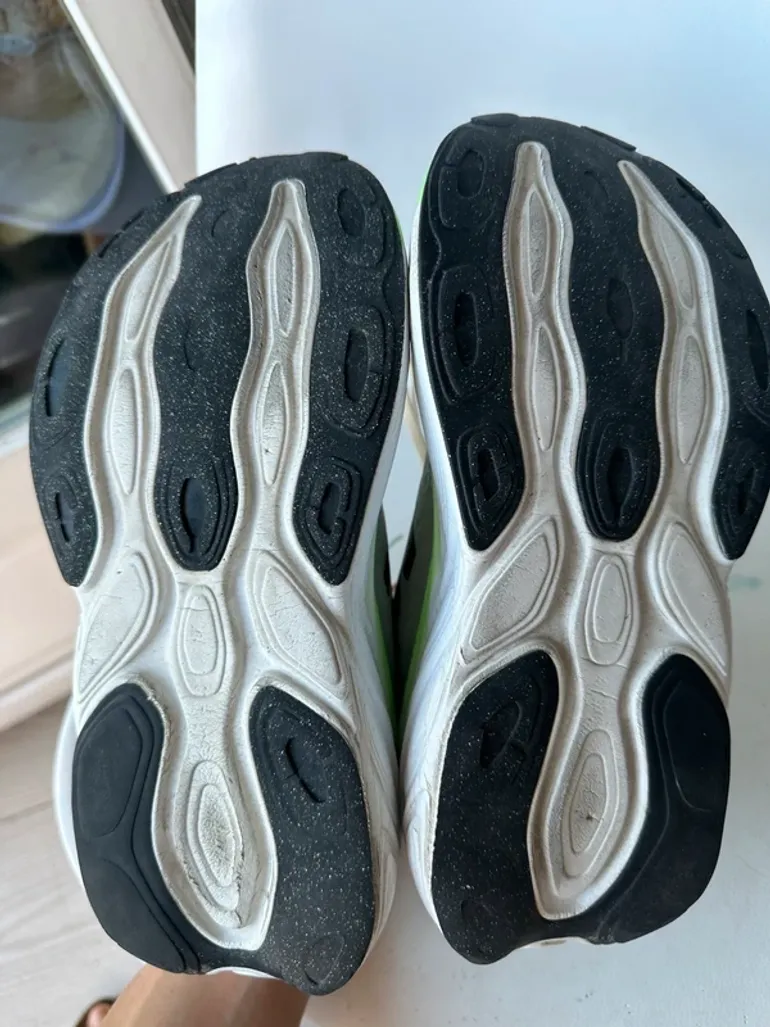 Used New Balance Fresh Foam More V5 bike — image 11 of 11