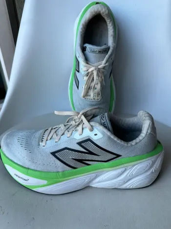 Used New Balance Fresh Foam More V5 bike — image 9 of 11