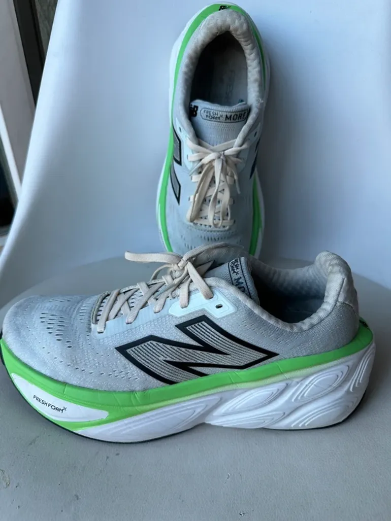 Used New Balance Fresh Foam More V5 bike — image 9 of 11
