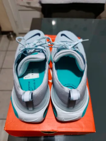Nike Invincible Run 3 bike usato — immagine 4 di 8