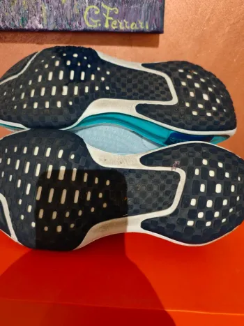 Nike Invincible Run 3 bike usato — immagine 7 di 8