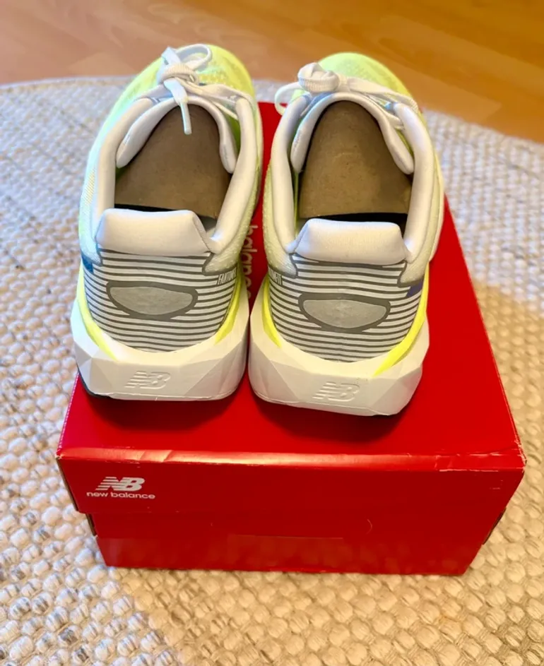 Używany New Balance Rebel v5 bike — zdjęcie 2 z 6