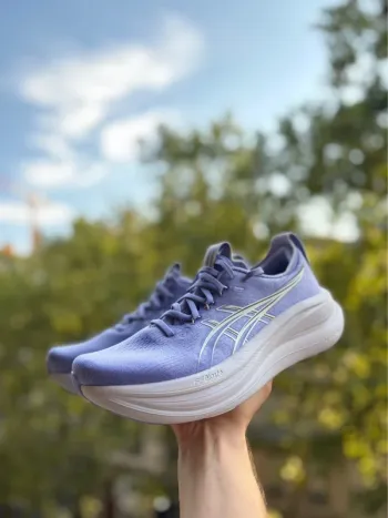 Used Asics Gel Nimbus 28 Running Shoes