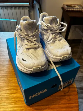 Used Altro Bondi 9 Wide Running Shoes