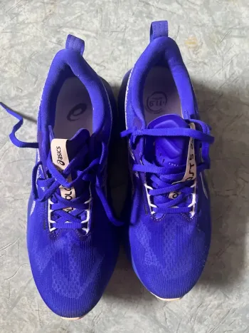 Used Asics Novablast 5 bike — image 2 of 5