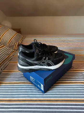 Used Asics Gel-Nimbus 21 Running Shoes