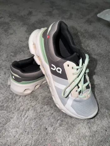 Použité On Running Cloudrunner Running Shoes