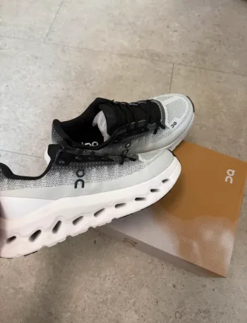 Used Ideal Cloud Running Shoes