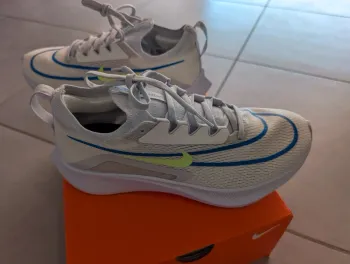 Used Nike Zoom Fly 4 Running Shoes