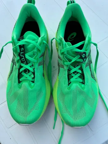 Used Asics Novablast 5 Running Shoes