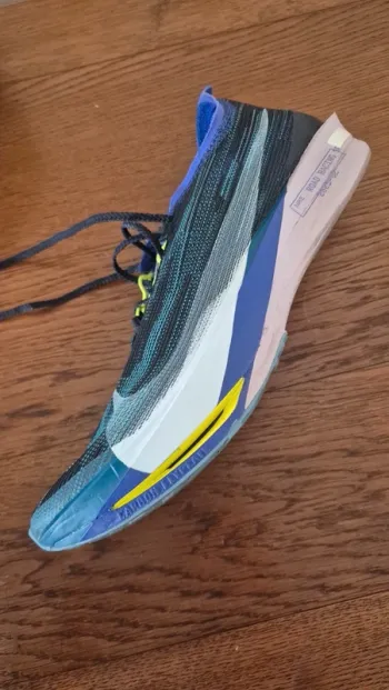 Used Nike ZoomX Streakfly 2 bike — image 6 of 8