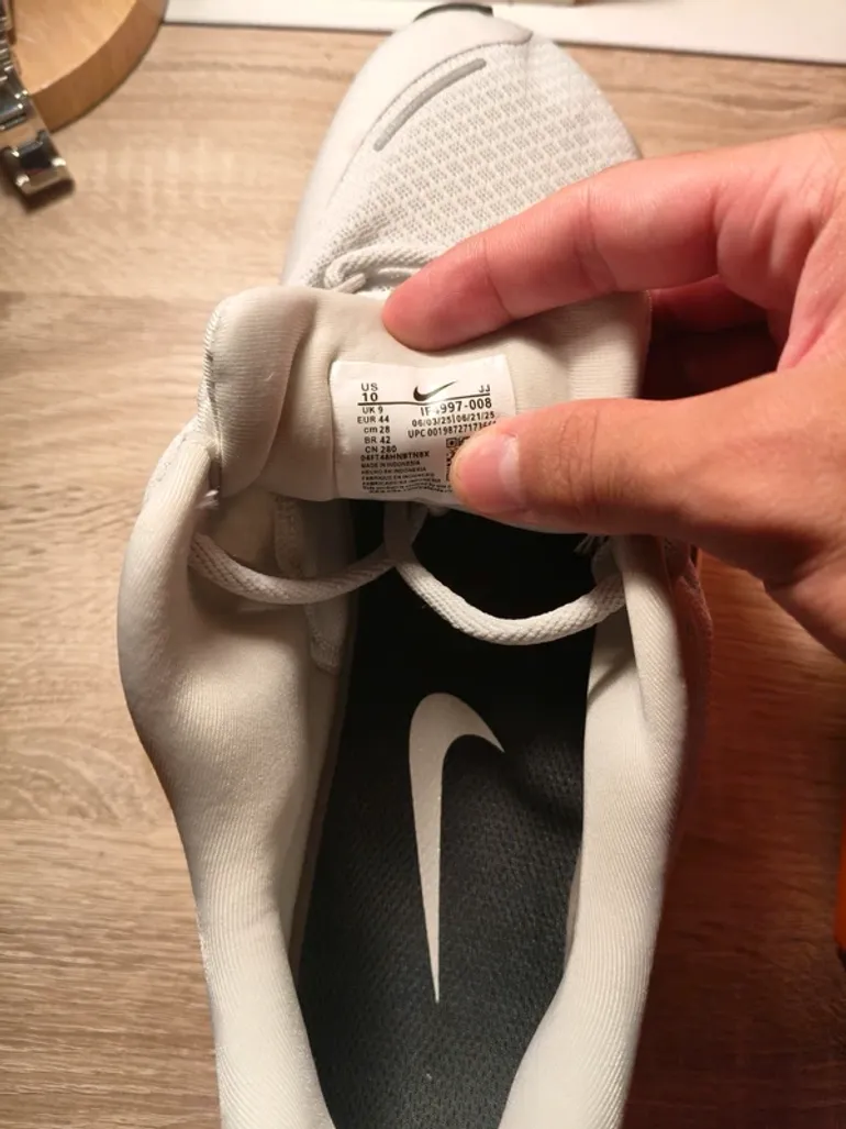 Used Nike Running Shoes Size 44 bike — image 6 of 9