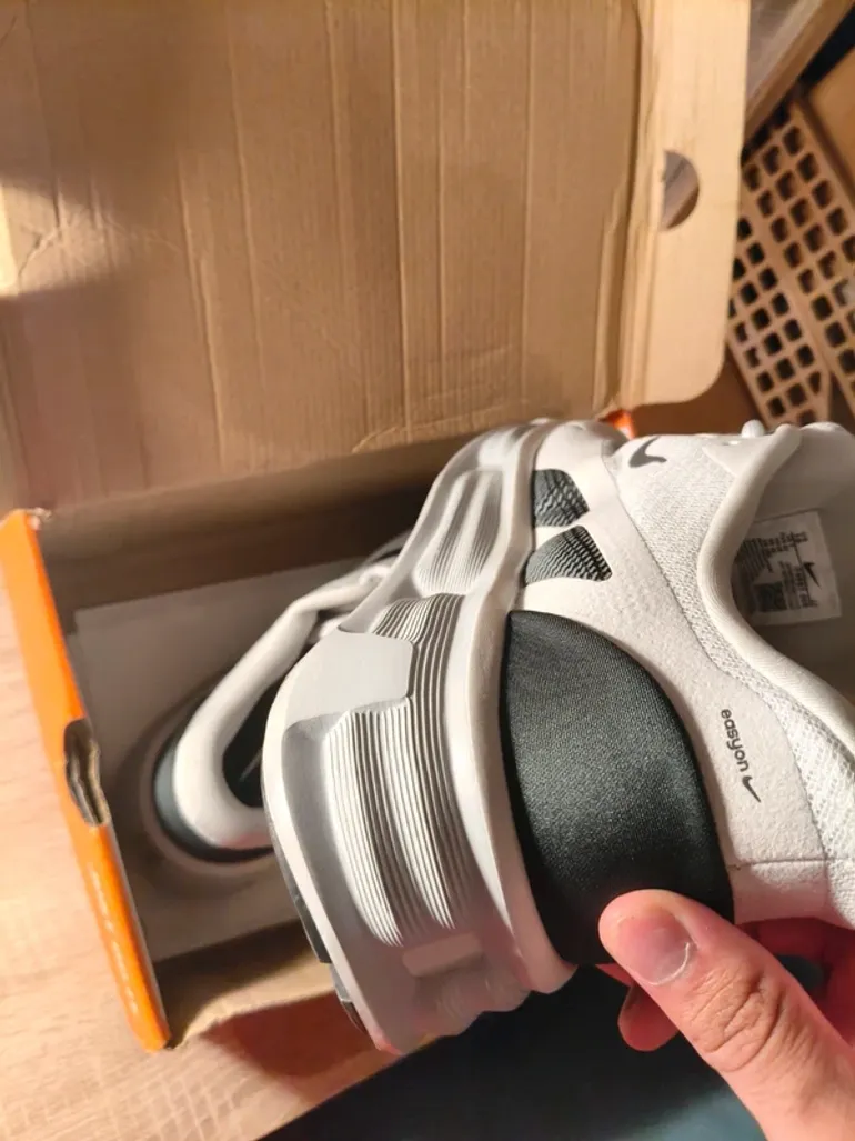 Used Nike Running Shoes Size 44 bike — image 9 of 9