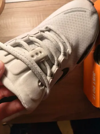 Used Nike Running Shoes Size 44 bike — image 7 of 9