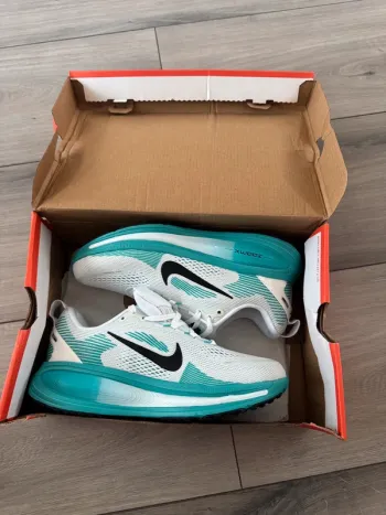 Used Nike Vomero 18 Running Shoes
