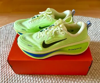 Używany Nike Vomero Plus 2026 Running Shoes