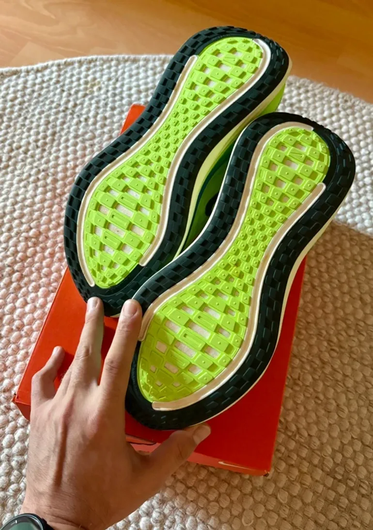 Tweedehands Nike Vomero Plus 2026 bike — afbeelding 3 van 8
