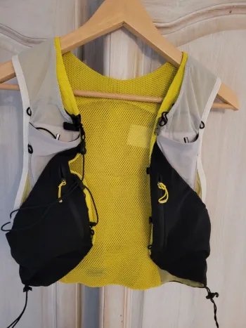 Used Salomon ADV Skin 12 Running Accessories